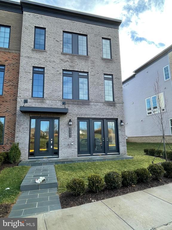 22992 Brooksbank Square in Brambleton, VA - Foto de edificio - Building Photo