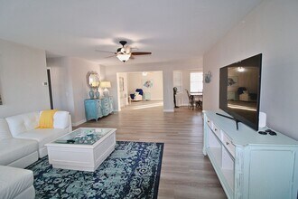 13826 Antigua Dr in Seminole, FL - Building Photo - Building Photo