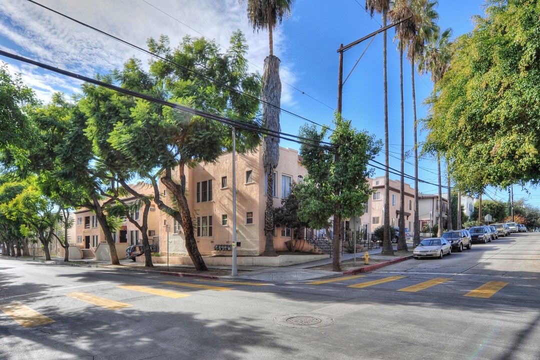 967-981 N Madison Ave in Los Angeles, CA - Building Photo