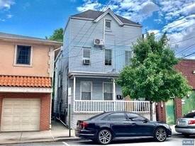 6 6th St in Harrison, NJ - Building Photo