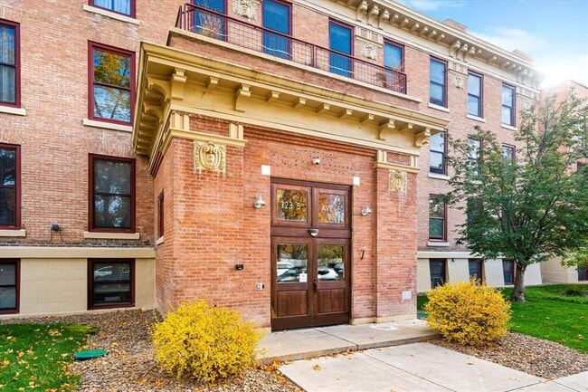 property at 723 5th Ave E