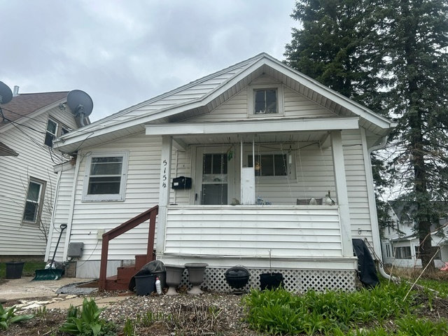 property at 515 1/2 8th St SW