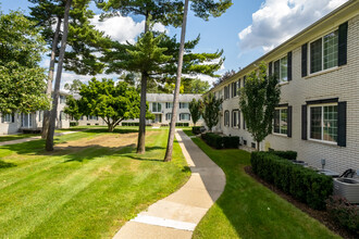 House of Botsford in Farmington, MI - Foto de edificio - Building Photo