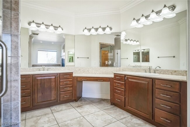 property at 2733 Kildrummie St