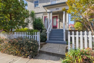 3012 College Ave in Berkeley, CA - Foto de edificio - Building Photo