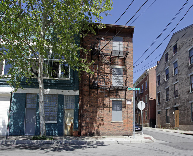 Karen Apartments in Cincinnati, OH - Foto de edificio - Building Photo