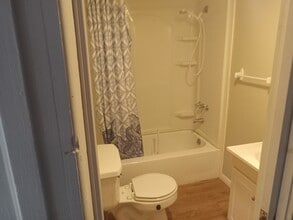 73 Elm St, Unit 4 in Malone, NY - Building Photo - Building Photo