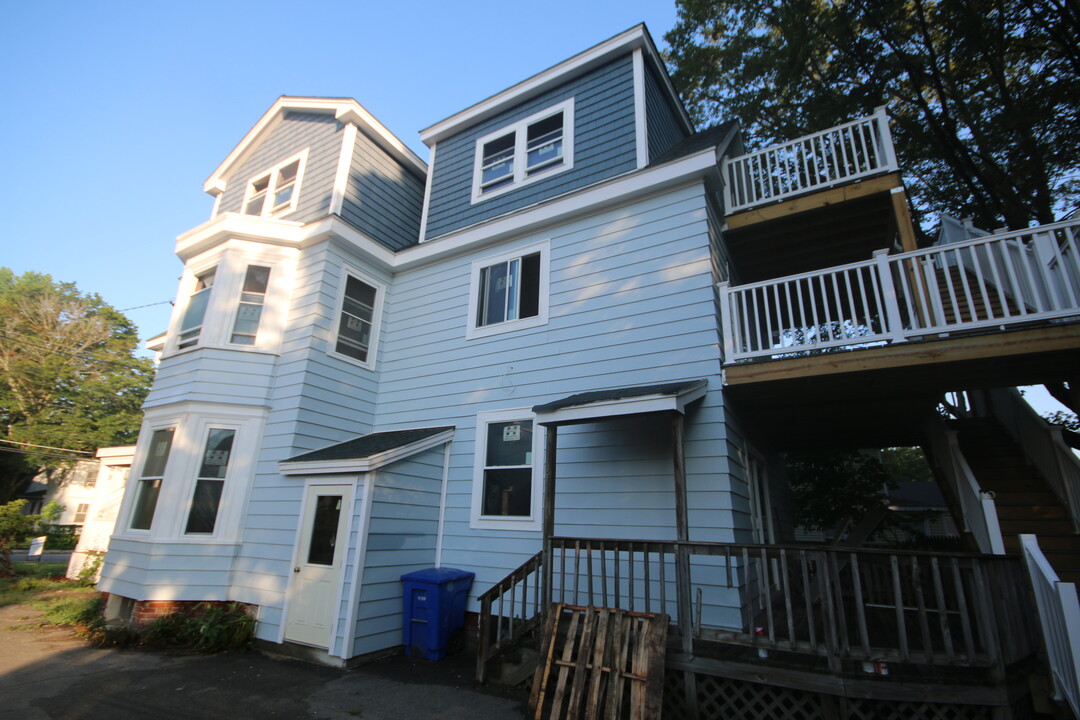 123 Elm St, Unit 2 in Amesbury, MA - Foto de edificio