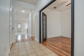 11905 Fieldcrest Run in San Antonio, TX - Building Photo - Building Photo
