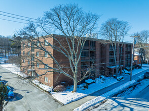 Gardencrest Apartments in Wakefield, MA - Building Photo - Building Photo