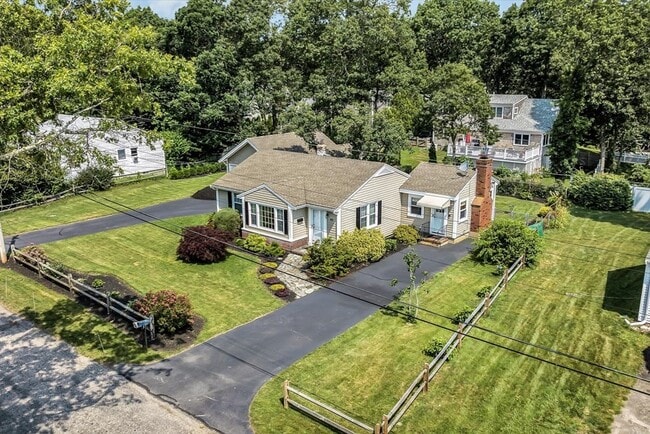 40 English St in Falmouth, MA - Building Photo - Building Photo