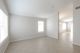 5033 E Covina St in Mesa, AZ - Foto de edificio - Building Photo