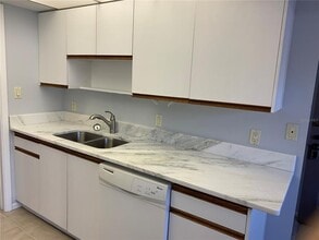 1320 Pasadena Ave S in South Pasadena, FL - Building Photo - Building Photo