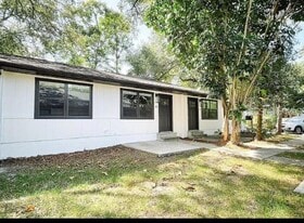 708 Angelina Ln in Lakeland, FL - Building Photo