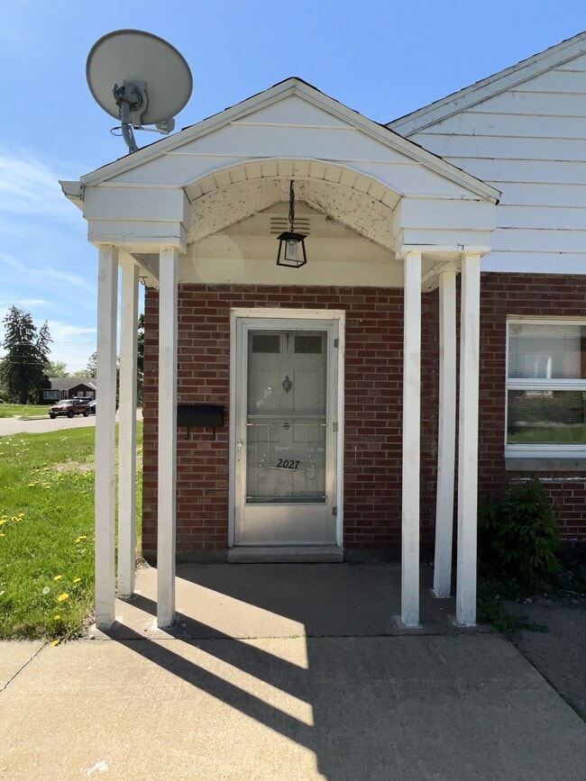 property at 2027 Ogilby Rd