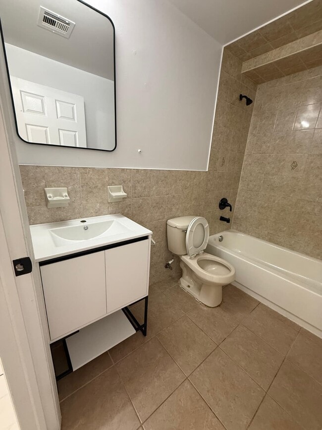 72 Highland Ave, Unit 1 in Newark, NJ - Foto de edificio - Building Photo