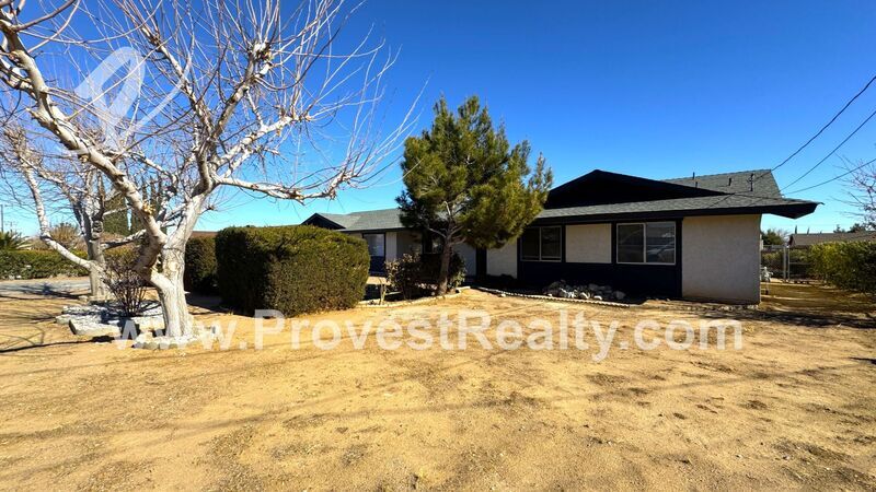 10287 Oakwood Ave in Hesperia, CA - Building Photo