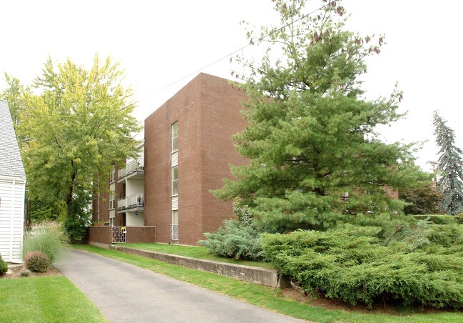 Tiffany House Apartments in West Hartford, CT - Building Photo - Building Photo