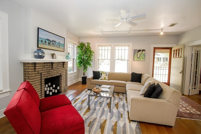 1006 1/2 W 22nd St in Austin, TX - Foto de edificio - Building Photo