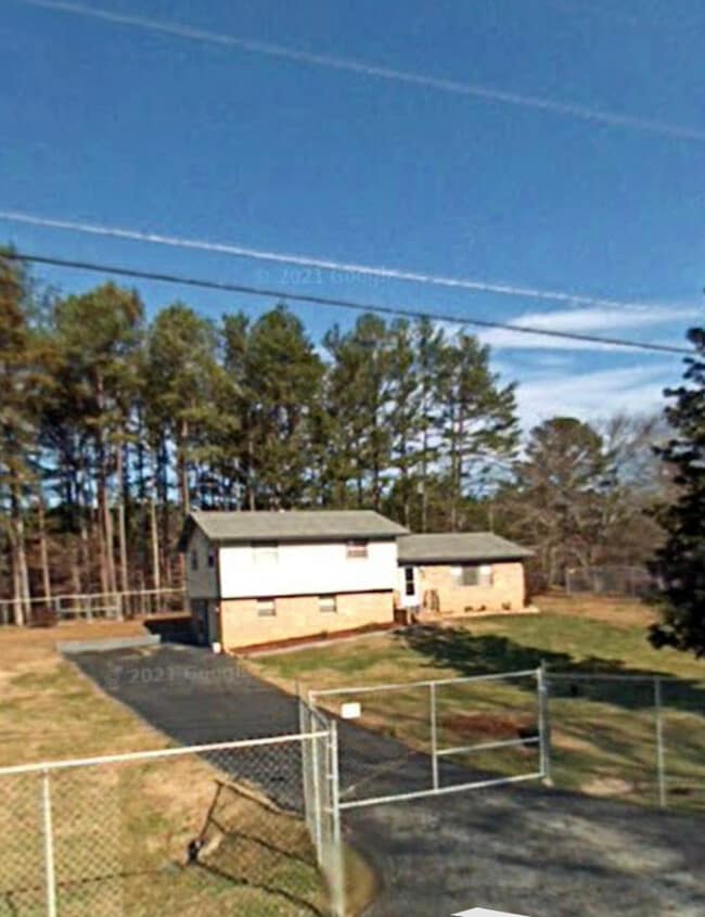 1077 Bandy Ln in Ringgold, GA - Building Photo - Building Photo