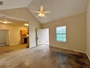 100 Lindas Creek Ln in Weatherford, TX - Foto de edificio - Building Photo