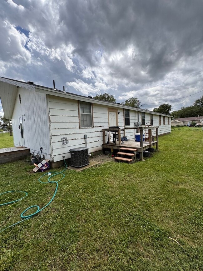 1120 N Eisenhower Dr in Junction City, KS - Foto de edificio - Building Photo