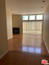 10432 Eastborne Ave in Los Angeles, CA - Foto de edificio - Building Photo