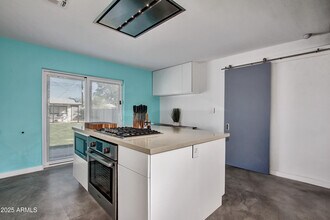 7034 E Wilshire Dr in Scottsdale, AZ - Building Photo - Building Photo