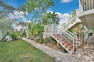 1424 Holly Heights Dr, Unit 5 in Fort Lauderdale, FL - Building Photo