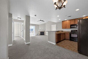 4955 Hahns Peak Dr in Loveland, CO - Building Photo