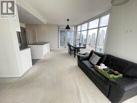 4880 Bennett St in Burnaby, BC - Building Photo