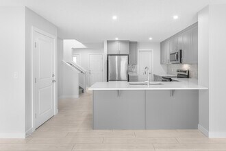 1439 Cherniak Way SW in Edmonton, AB - Building Photo - Building Photo