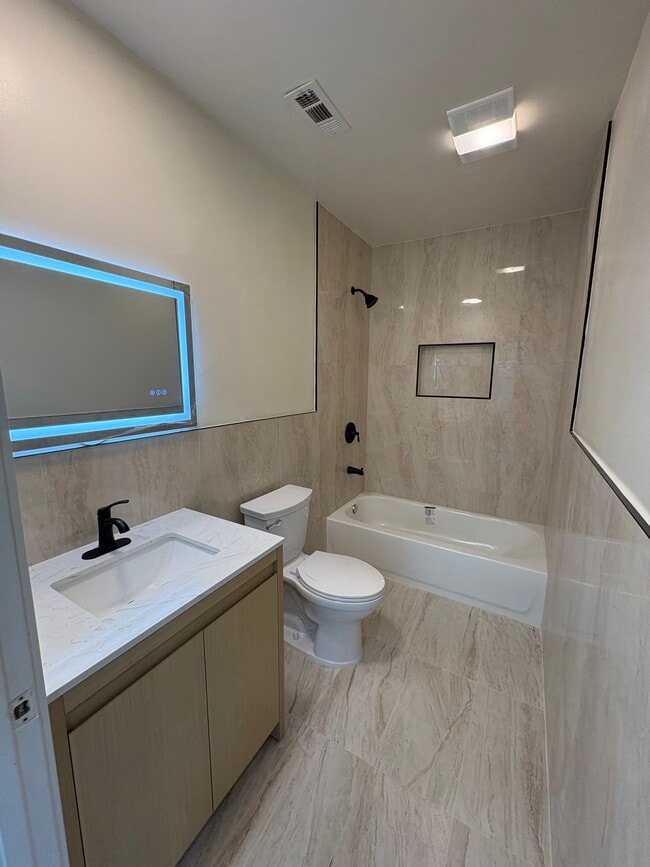 228 W Colorado Blvd in Monrovia, CA - Building Photo - Building Photo