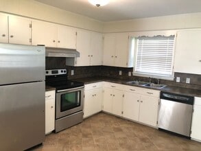 1000 Walnut St in Murray, KY - Building Photo - Building Photo