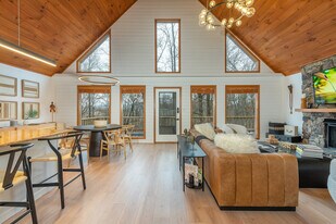 416 W Ridge Dr in Burnsville, NC - Building Photo