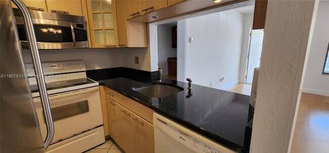 10029 Winding Lake Rd in Sunrise, FL - Building Photo - Building Photo