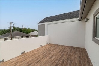 15 N Crown Point in Pharr, TX - Building Photo - Building Photo