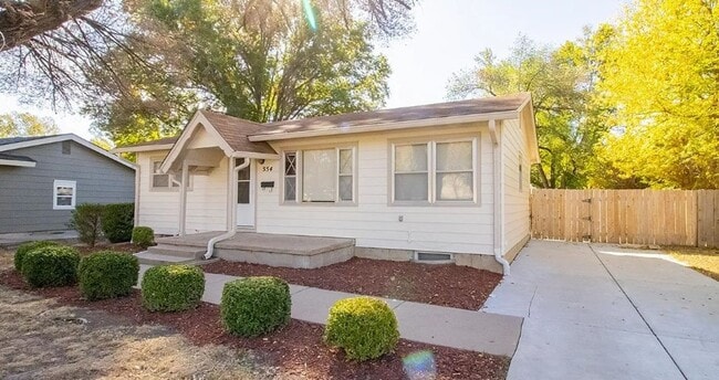 554 S Circle Dr in Derby, KS - Building Photo - Building Photo