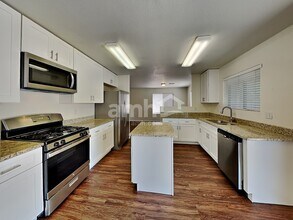 16249 W Woodlands Ave in Goodyear, AZ - Foto de edificio - Building Photo