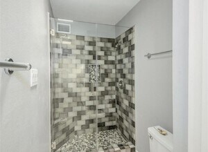 1114 Augusta Dr in Houston, TX - Building Photo - Building Photo