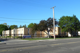 Chapel Court Apartments in Detroit, MI - Building Photo - Building Photo