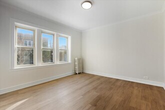 5505 W Melrose St, Unit 1 in Chicago, IL - Foto de edificio - Building Photo