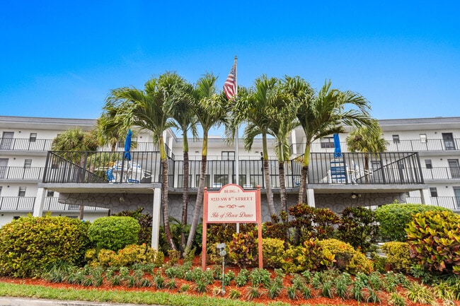 9233 SW 8th St in Boca Raton, FL - Building Photo - Building Photo