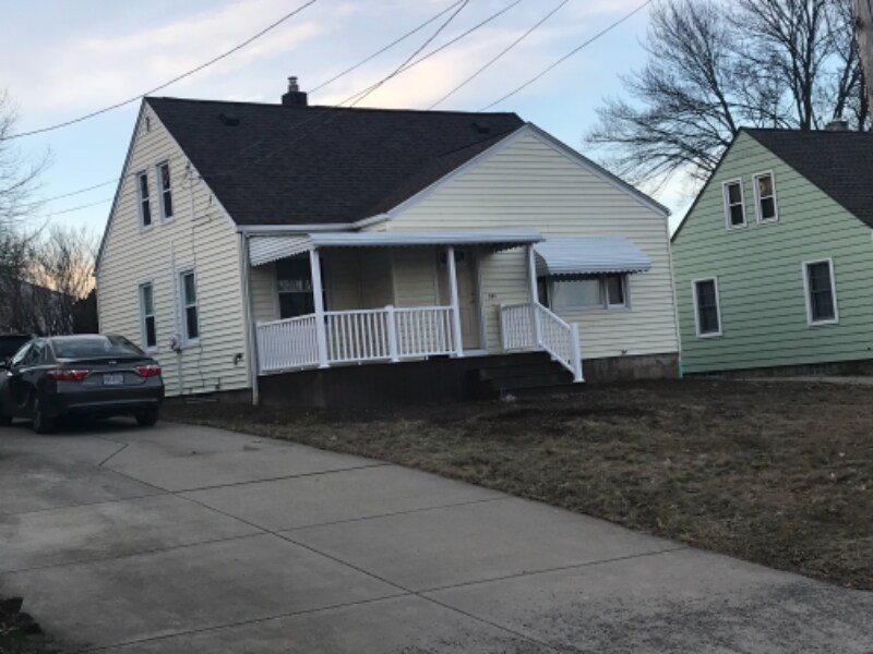 501 Audrey Ln in Struthers, OH - Building Photo
