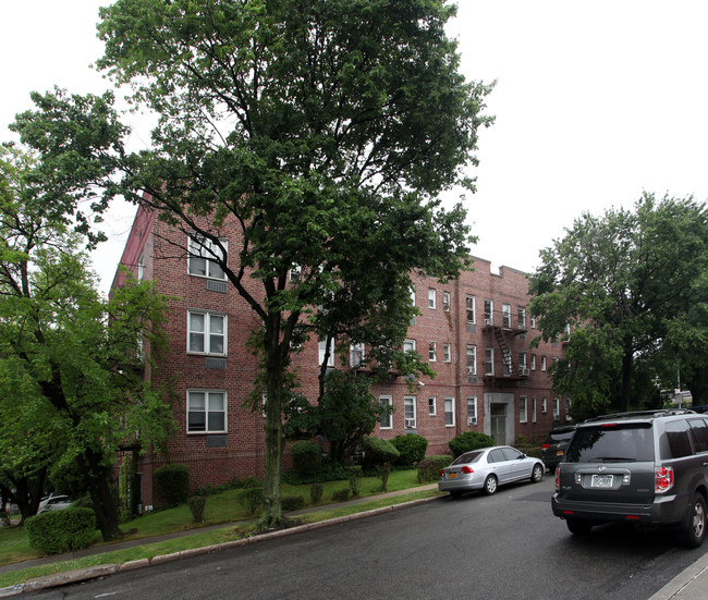 Daleglen Manor in Flushing, NY - Building Photo - Building Photo