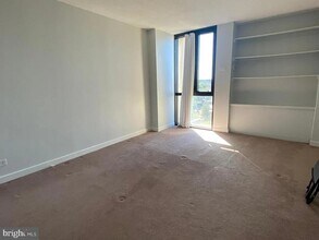 240 M St SW in Washington, DC - Building Photo - Building Photo