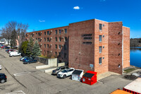 Lakeview Terrace in Oakdale, MN - Foto de edificio - Primary Photo