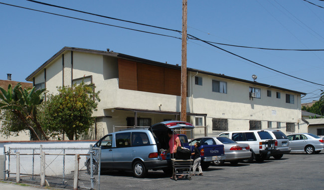 3756 Westwood Blvd in Los Angeles, CA - Foto de edificio - Building Photo