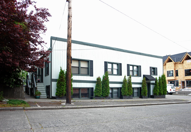 7401 Linden Ave in Seattle, WA - Building Photo - Building Photo