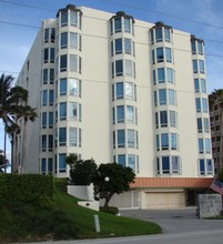 Kingsley Arms Condo in Hillsboro Beach, FL - Building Photo - Building Photo